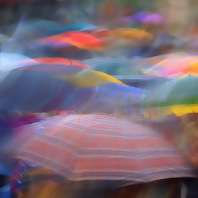 буйство дождя,зонтиков и цвета...